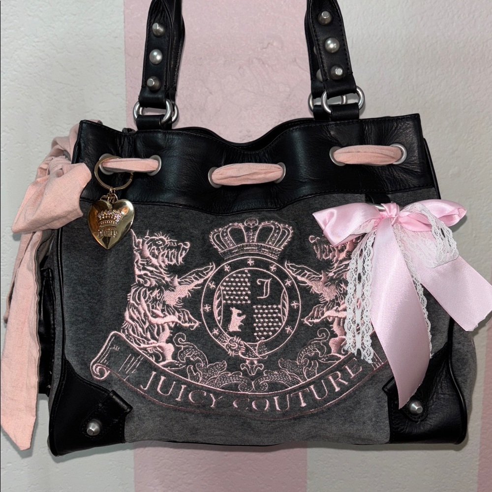 Vintage Juicy couture daydreamer
Basically new condition